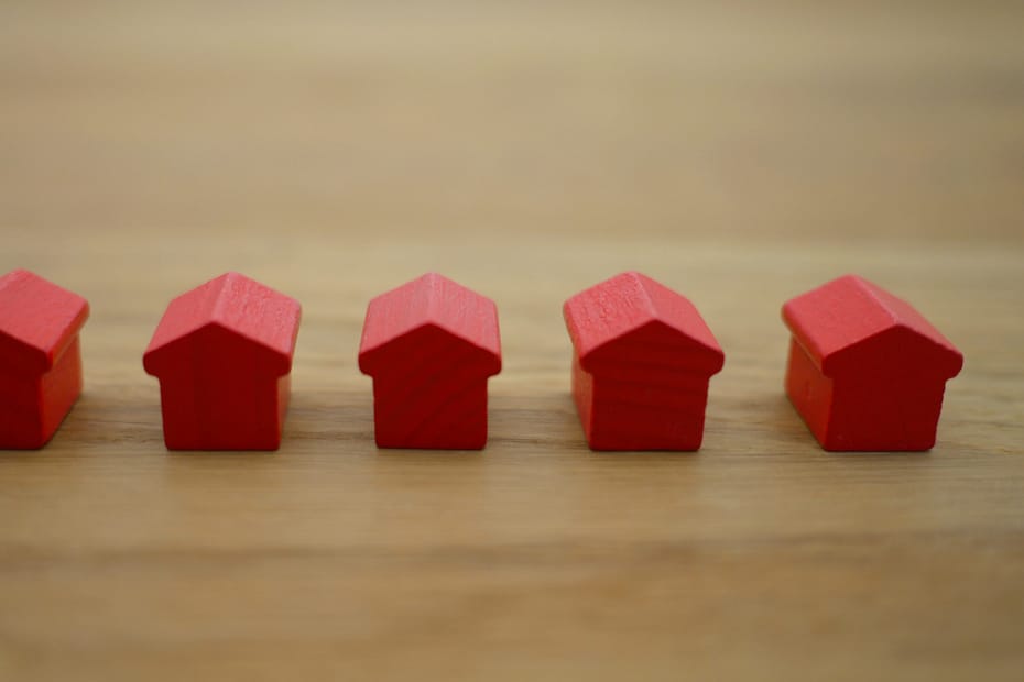 5 Wooden House Tokens